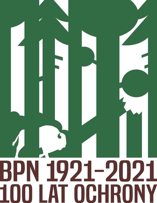 Graficzne zielone logo przedstawiające drzewa i żubra. Na dole prązowy napis BPN 1921-2021,100 lat ochrony